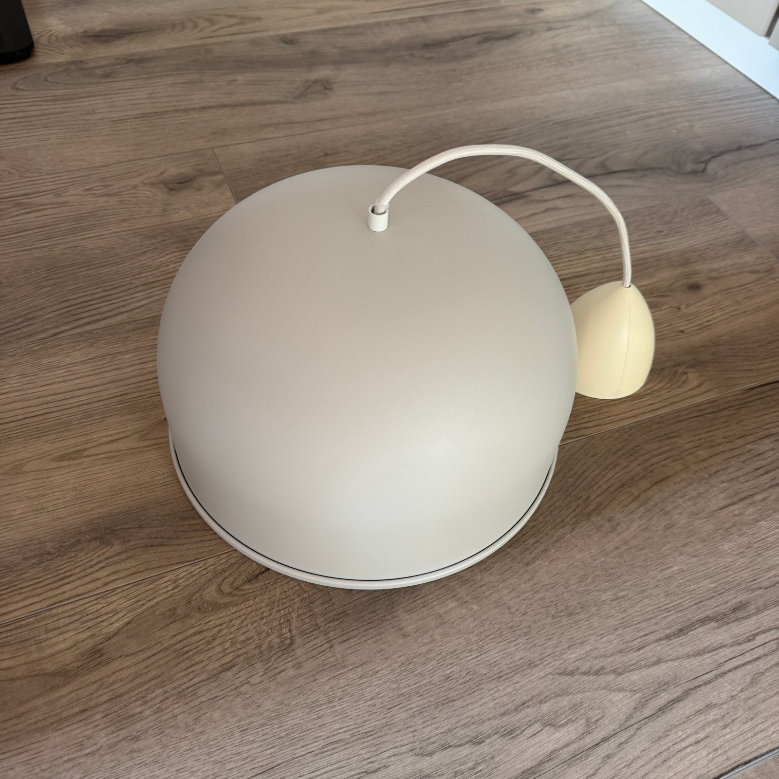 Audo Copenhagen lichtgrijze designlamp - Als nieuw, Ophalen of Verzenden, Zo goed als nieuw, Metaal, E27 (groot)