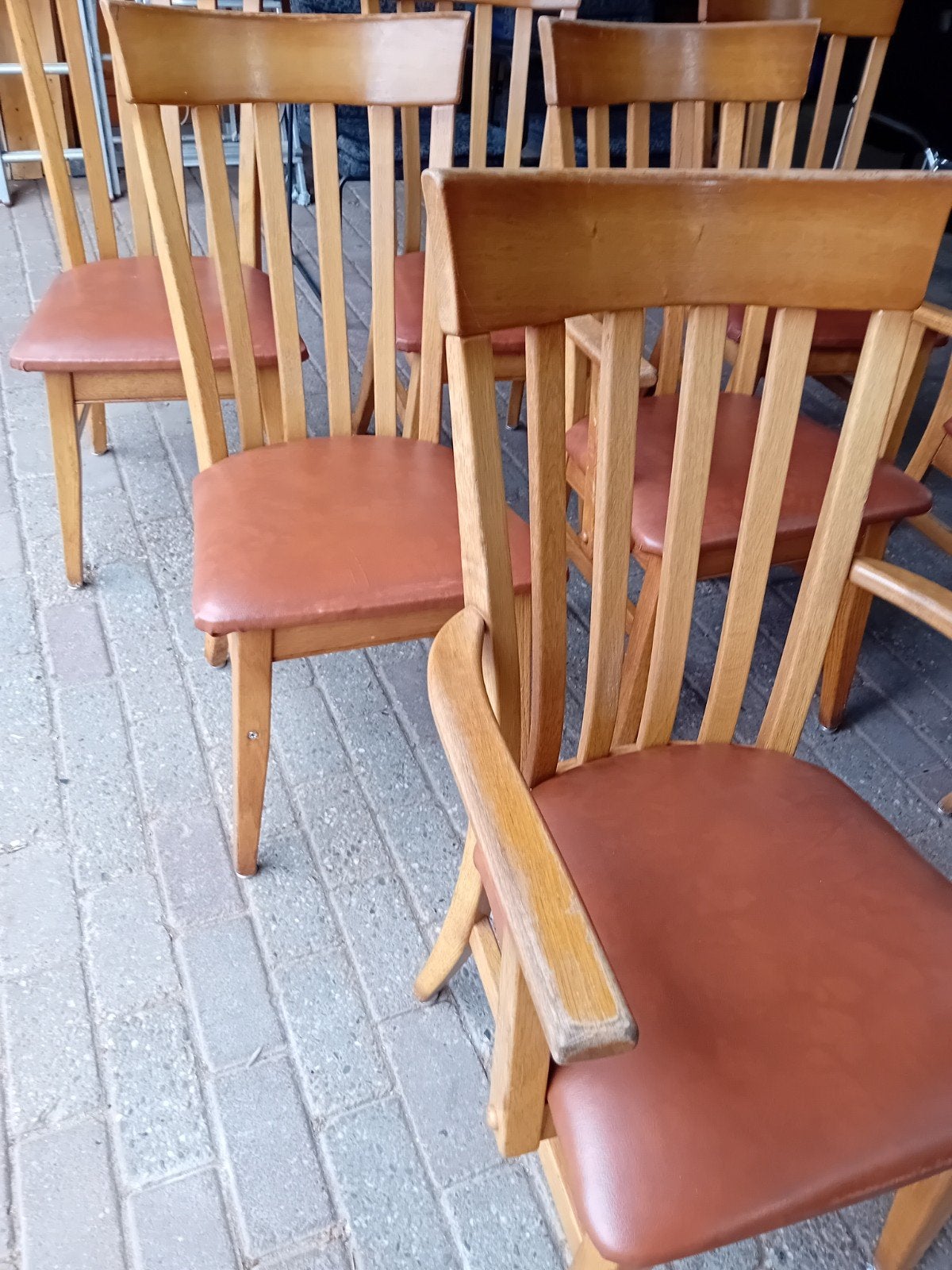 Set van 8 Eiken Eetkamerstoelen met Bruin Lederen Zitting, Huis en Inrichting, Stoelen, Ophalen, Gebruikt, Bruin, Klassiek, Tijdloos