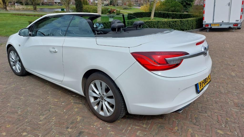 Opel Cascada Luxe 1.4 Turbo S&S H6 2014 Wit, Trekhaak, Auto's, Opel, Voorwielaandrijving, 1250 kg, Zwart, 4 cilinders