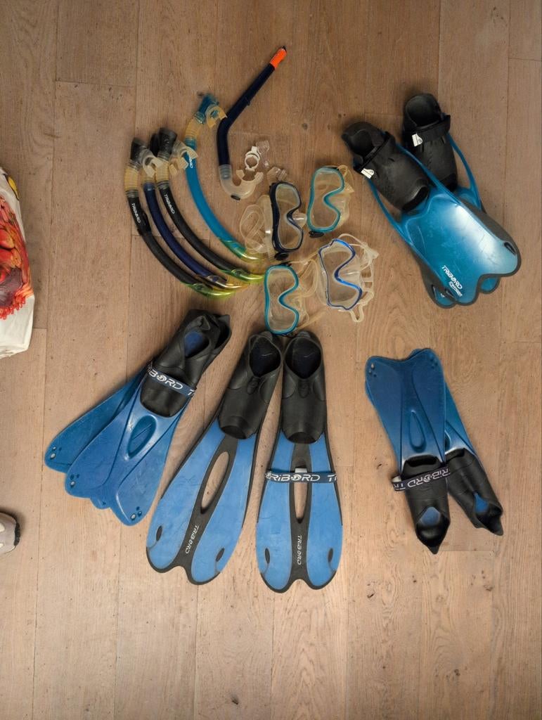 Grote snorkelset met vinnen en maskers, Ophalen, Gebruikt, Snorkelset