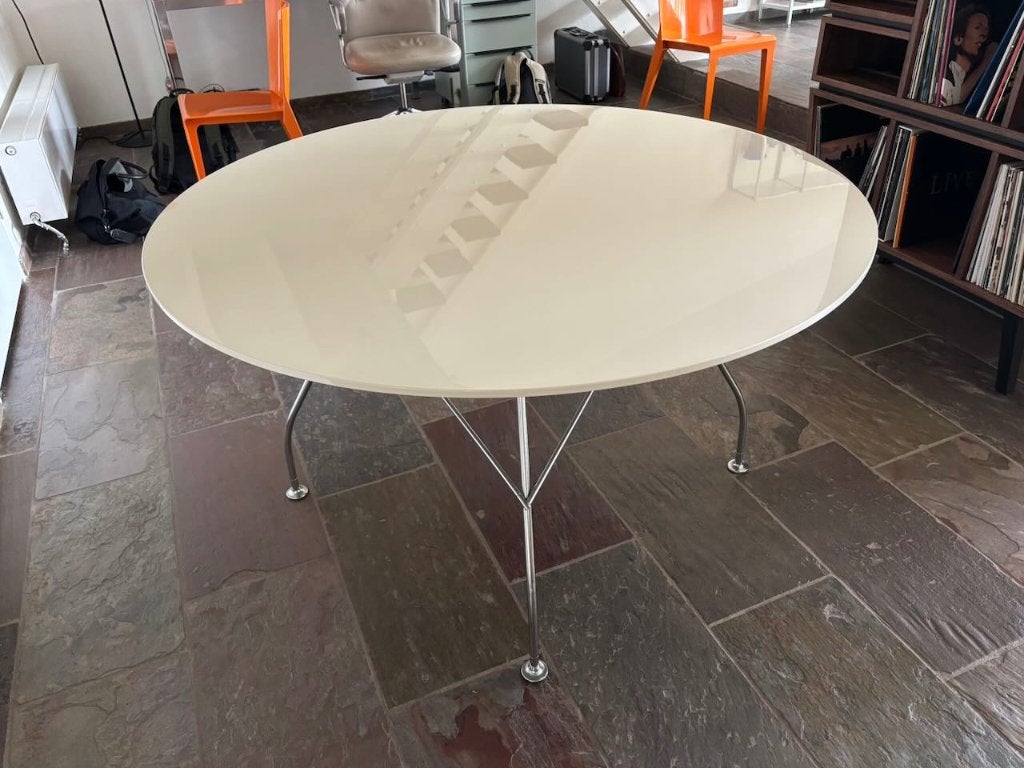 Ronde (eetkamer) tafel van Kartell, wit met chromen poten, Huis en Inrichting, Tafels | Eettafels, Ophalen, Kunststof, Gebruikt