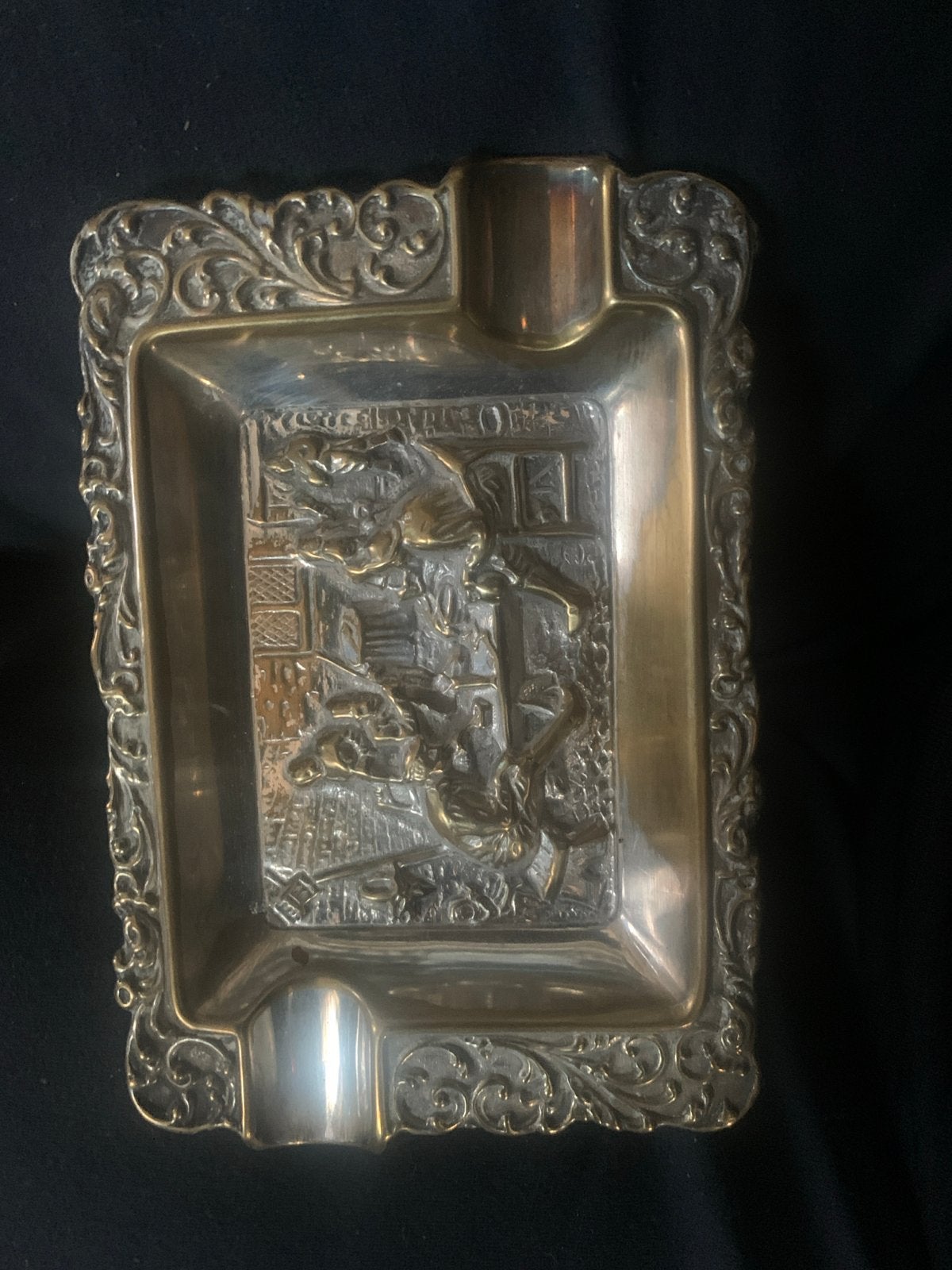 Antieke messing asbak met reliëfscène, Ophalen of Verzenden