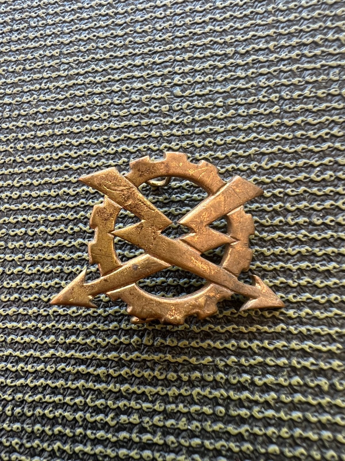 Kraagspiegel embleem Technische Troepen, Ophalen of Verzenden, Landmacht, Overige gebieden, Embleem of Badge