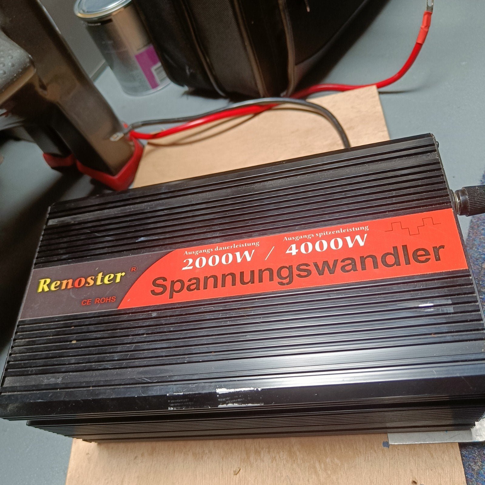 RENOSTER SPANNINGSOMVORMER VAN ACCU NAAR2000/4000 WATT, Ophalen of Verzenden, Zo goed als nieuw