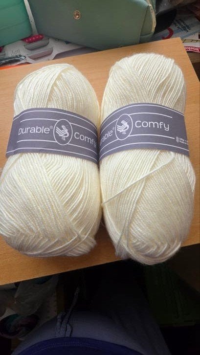 2x Durable Comfy Ivory, Hobby en Vrije tijd, Breien en Haken, Ophalen of Verzenden, Breien of Haken, Wol of Garen