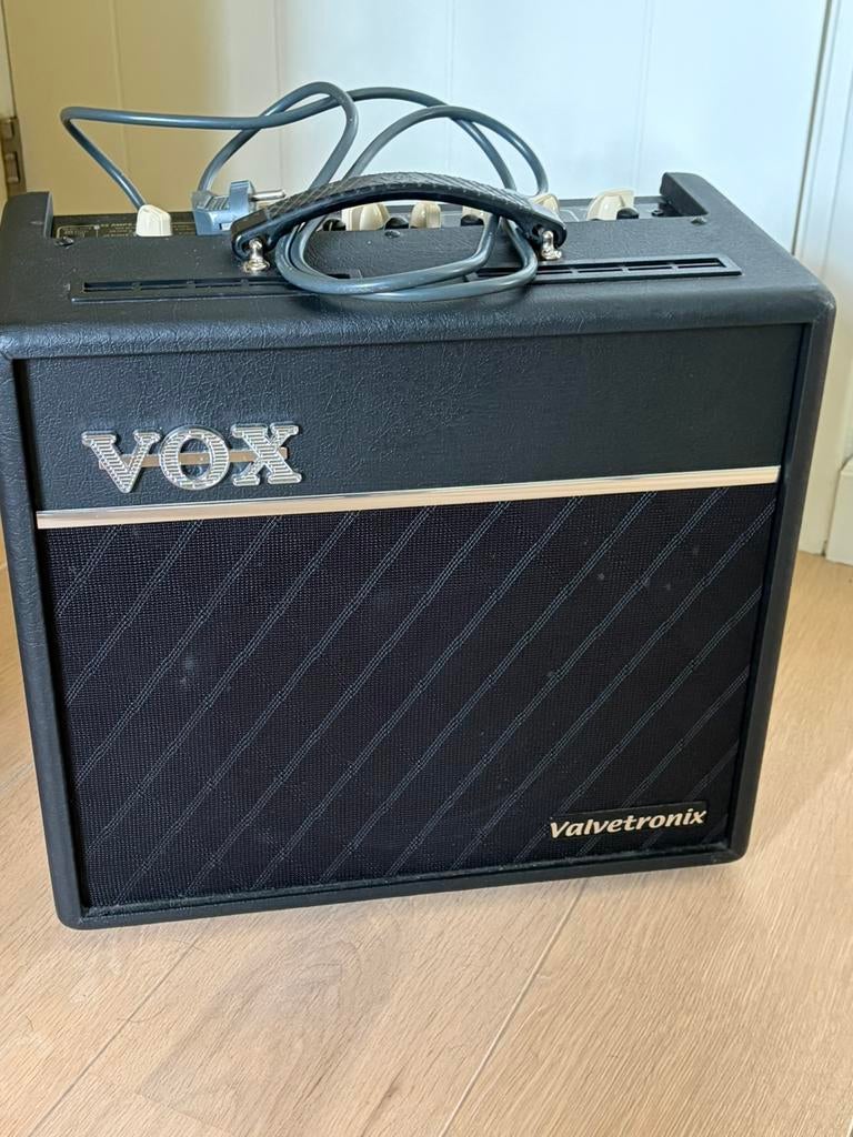 Gitaar versterker, Ophalen, Zo goed als nieuw, 50 tot 100 watt