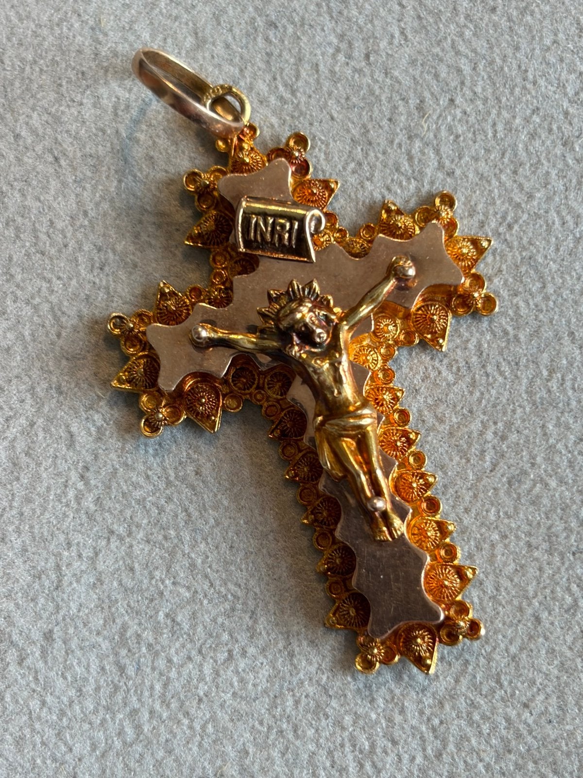 Antiek Gouden Kruisbeeld Hanger met Christusfiguur, Ophalen of Verzenden