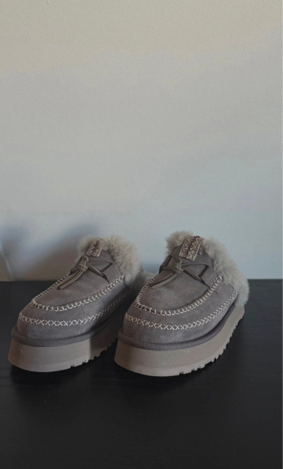 UGG Disquette Alpine pantoffel, Kleding | Dames, Ophalen, Zo goed als nieuw, Pantoffels of Sloffen