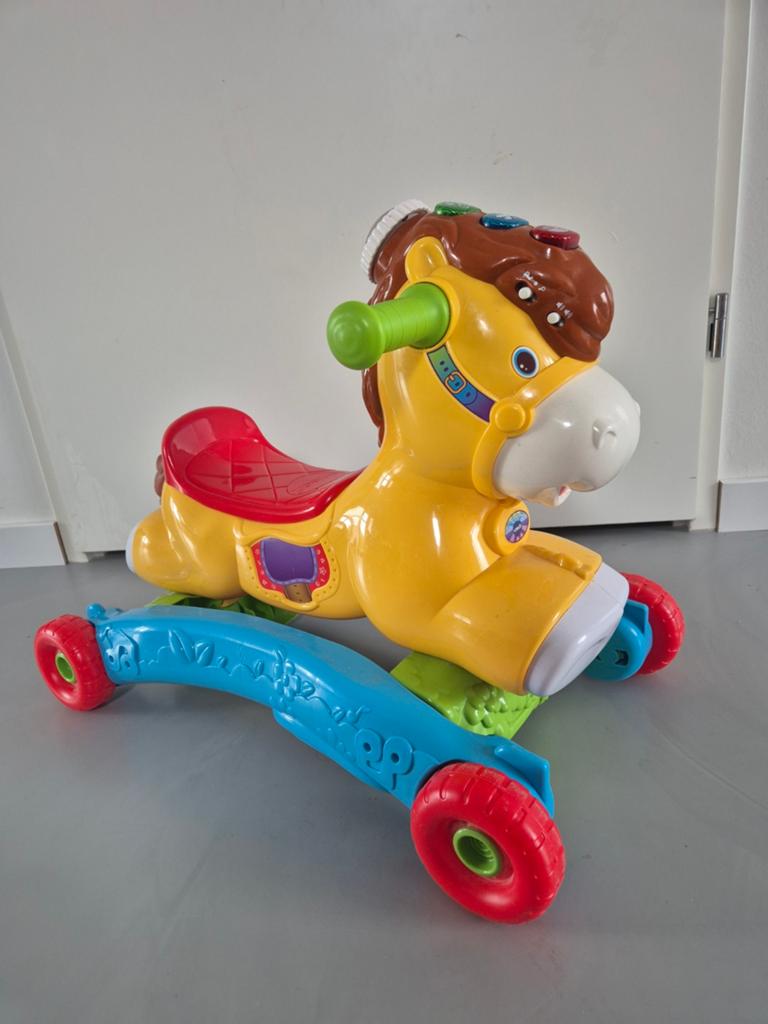 Hobbel en rijpaard met gebruikssporen, Ophalen of Verzenden