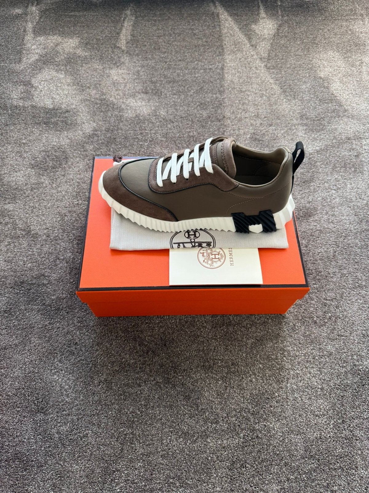 Hermès Sneakers - Nieuw in doos, Kleding | Heren, Schoenen, Ophalen of Verzenden, Nieuw, Overige kleuren, Sneakers of Gympen