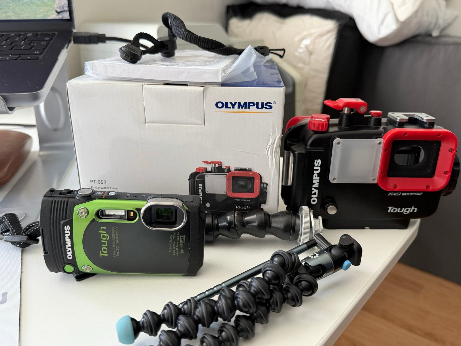 Olympus TG-870 + PT-057 onderwaterhuis, nieuwe accu,compleet, Audio, Tv en Foto, Gebruikt, Kantelbaar/draaibaar scherm, Ophalen of Verzenden