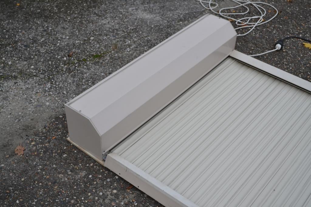 Rolluik 90 cm breed x 268,5 cm hoog, Doe-het-zelf en Verbouw, Rolluiken, Ophalen, Gebruikt, 200 cm of meer, Minder dan 100 cm