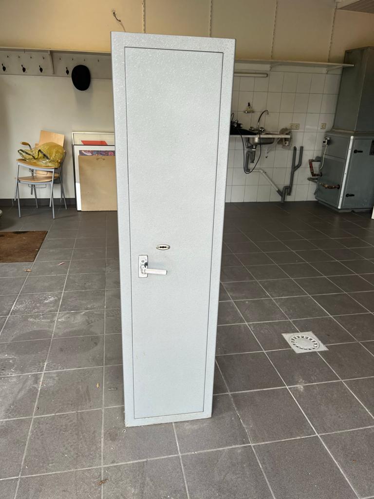 Wapenkast, Ophalen of Verzenden, Zo goed als nieuw