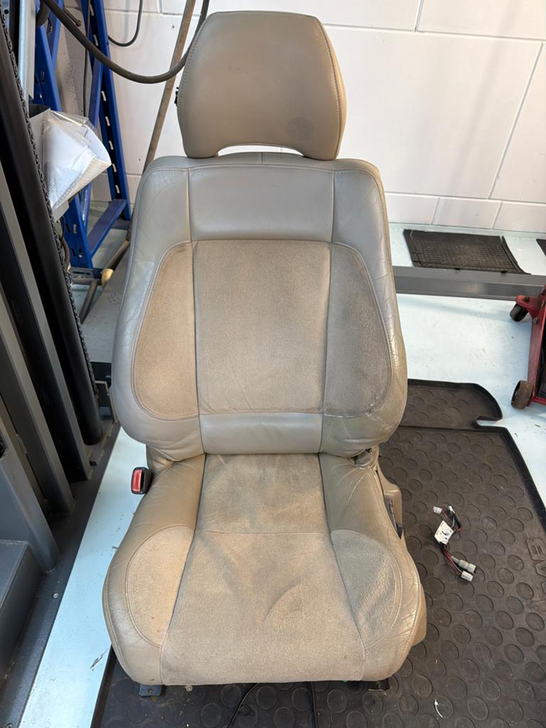 Gezocht Bestuurdersstoel Volvo C70 beige leder alcantara, Auto-onderdelen, Interieur en Bekleding, Ophalen of Verzenden, Gebruikt