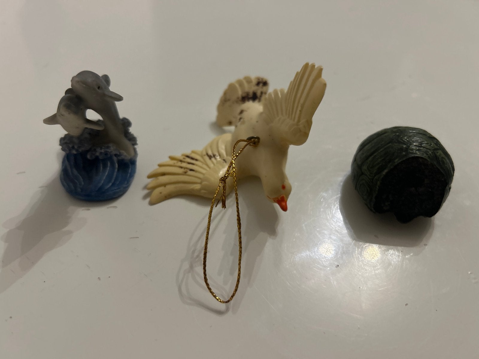 Set van 3 decoratieve beeldjes: dolfijnen, duif, schildpad, Ophalen of Verzenden, Zo goed als nieuw, Overige soorten, Beeldje of Figuurtje