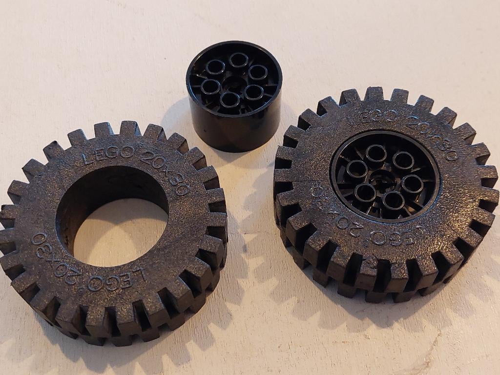 Vintage Lego Technic Wielen 20 x 30 met velg, Auto, Groter dan 1:32, Nieuw, Ophalen