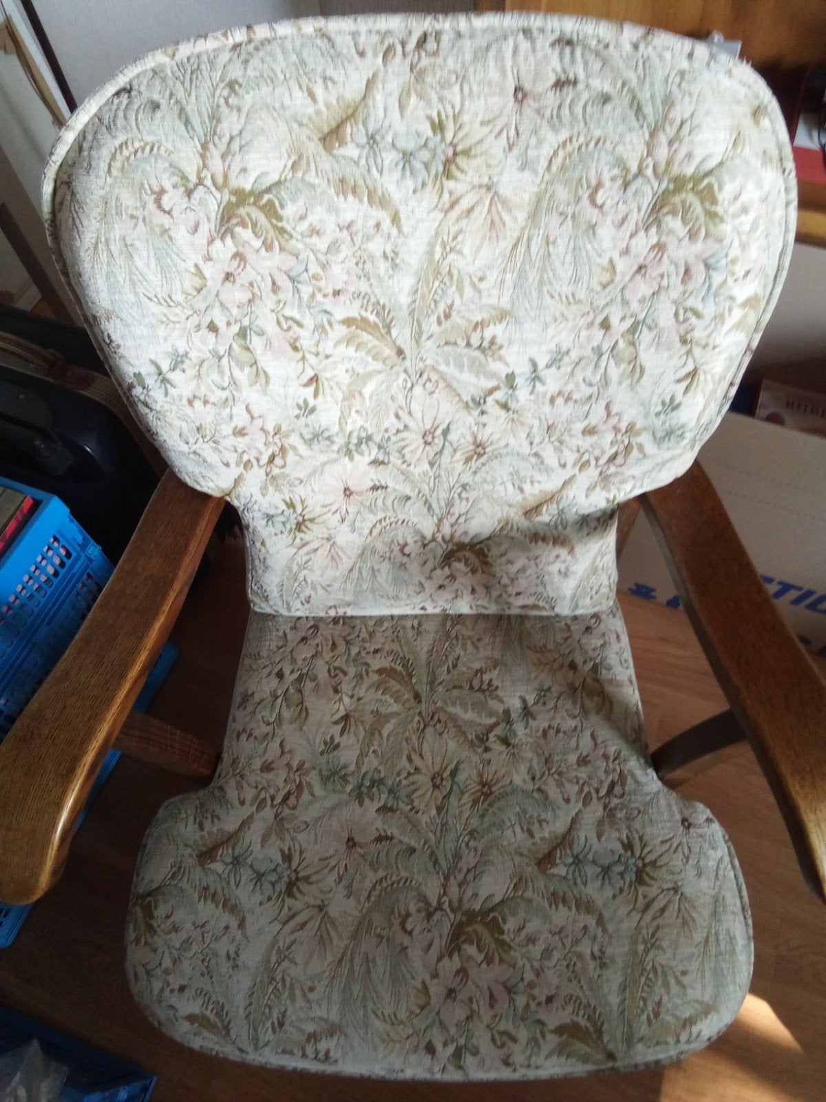 Twee gelijke stoelen, Ophalen, Gebruikt, Eén