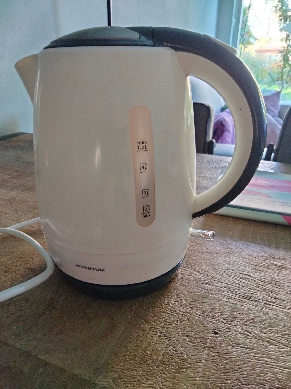 te koop elektrische waterkoker Inventum, 1 tot 2 liter, Ophalen, Gebruikt, Draadloos