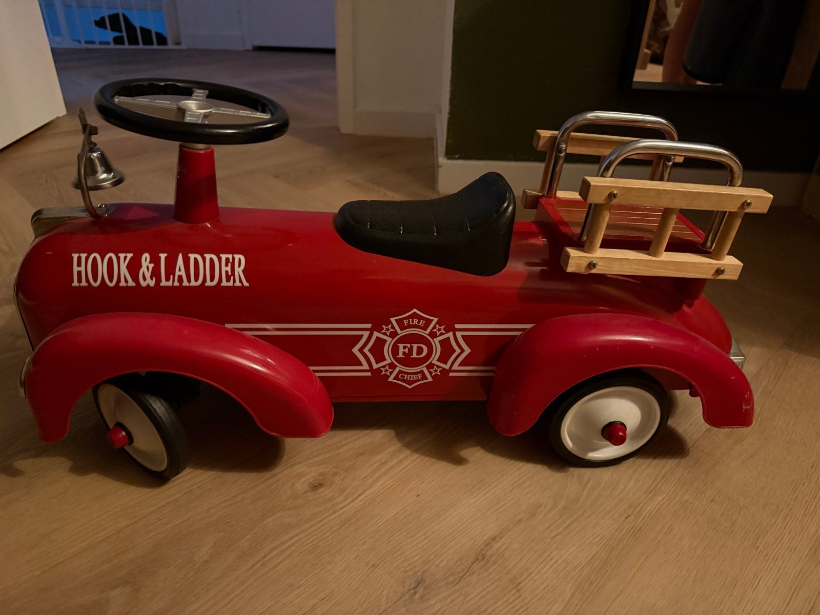 Stoere rode brandweerauto voor kinderen - Loopauto, Kinderen en Baby's, Speelgoed | Buiten | Voertuigen en Loopfietsen, Ophalen