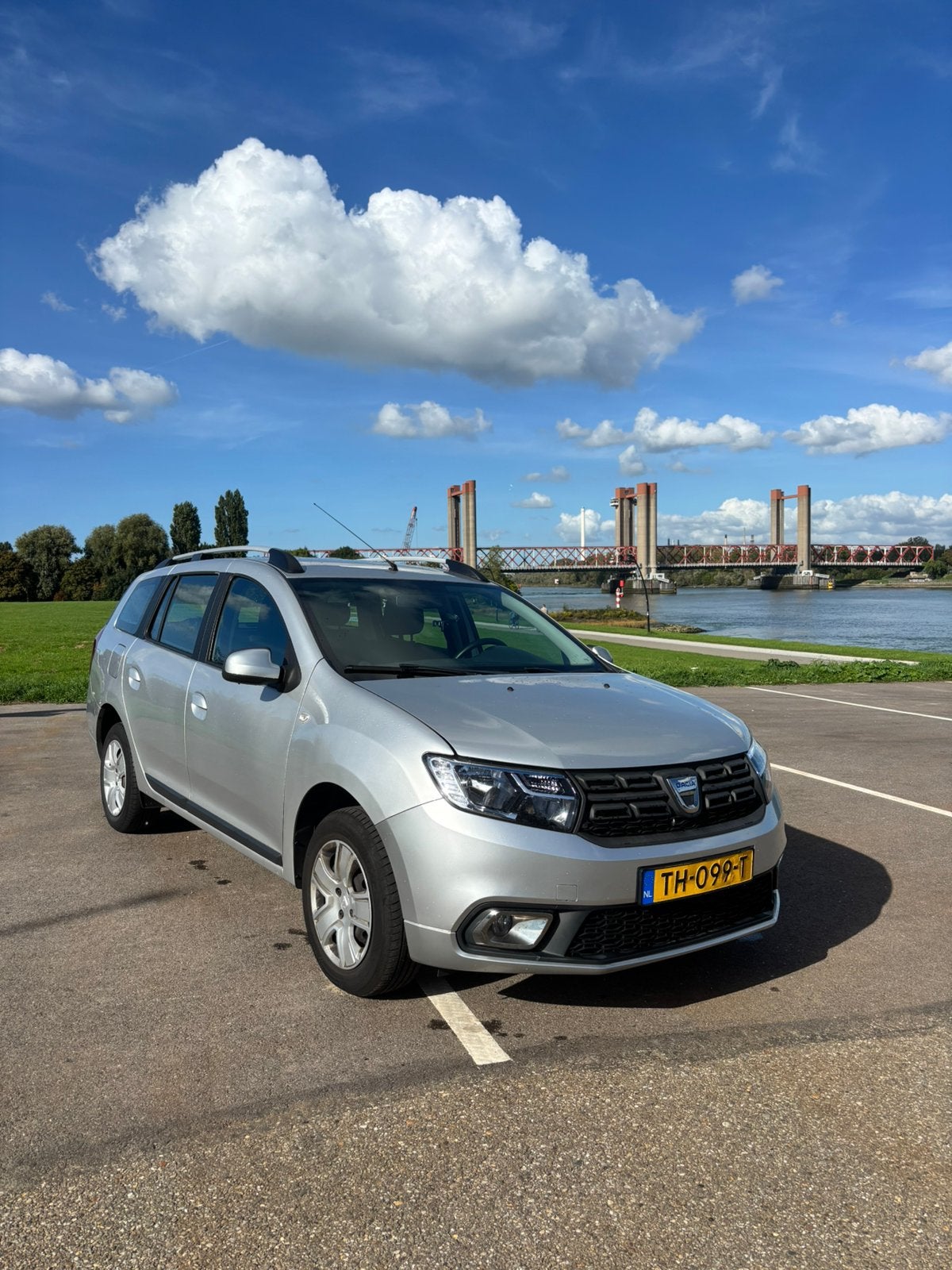 Dacia Logan 0.9 66KW TCE MCV 2018 Grijs, Auto's, Voorwielaandrijving, 898 cc, Zwart, 580 kg