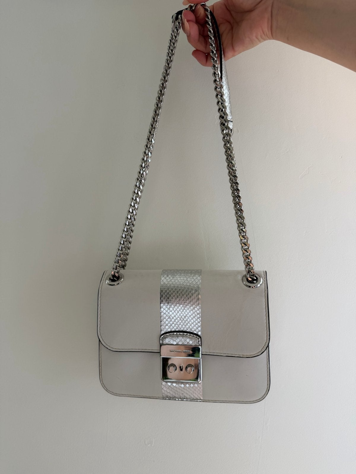 Mooie Micheal Kors schoudertas, Ophalen of Verzenden, Zo goed als nieuw, Wit, Schoudertasje