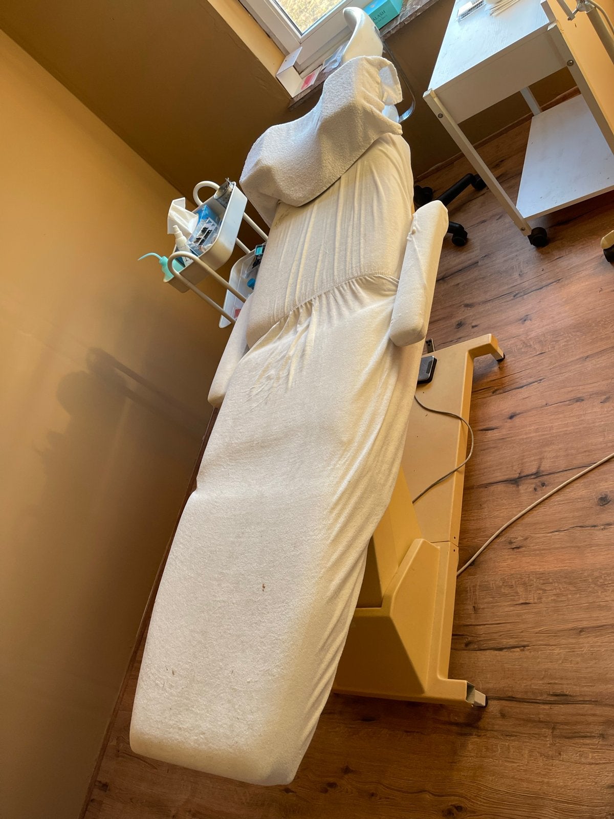 Behandel stoel / tafel elektrisch, Ophalen, Zo goed als nieuw, Massagestoel of Kussen