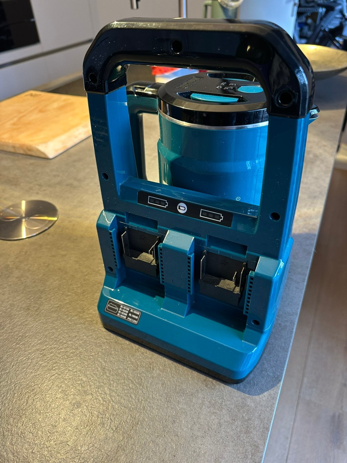 Waterkoker Makita DKT 360 werkt op accu, Witgoed en Apparatuur, Waterkokers, Minder dan 1 liter, Ophalen, Nieuw