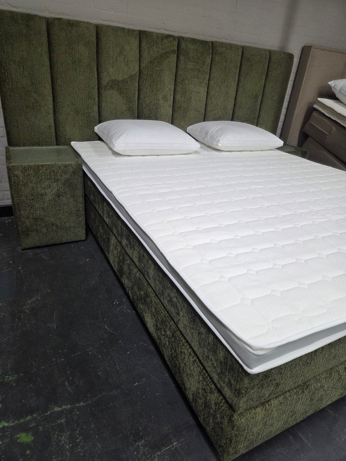Nieuwe Boxspring 160x200 met Hoofdbord en Nachtkastjes, Ophalen of Verzenden, 200 cm, 160 cm, Groen