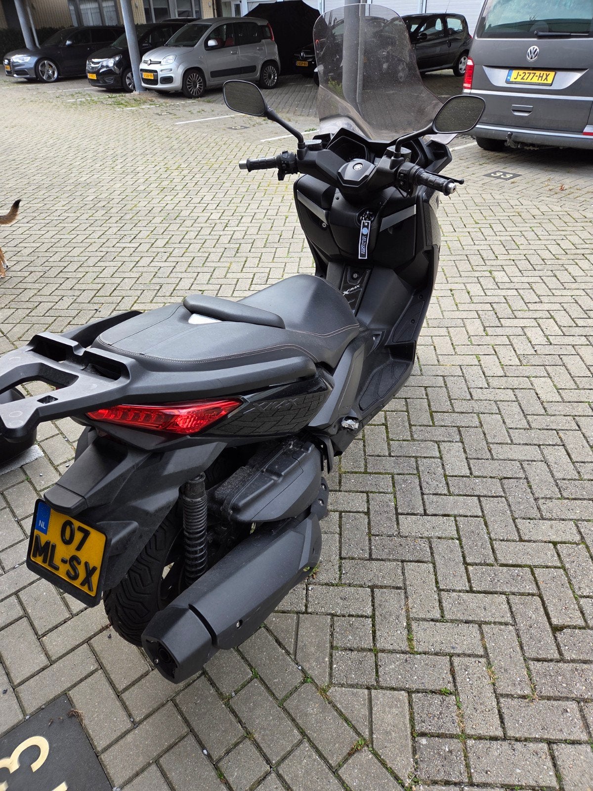 Foto 3 van Yamaha X-MAX 400cc motorscooter met topkoffer