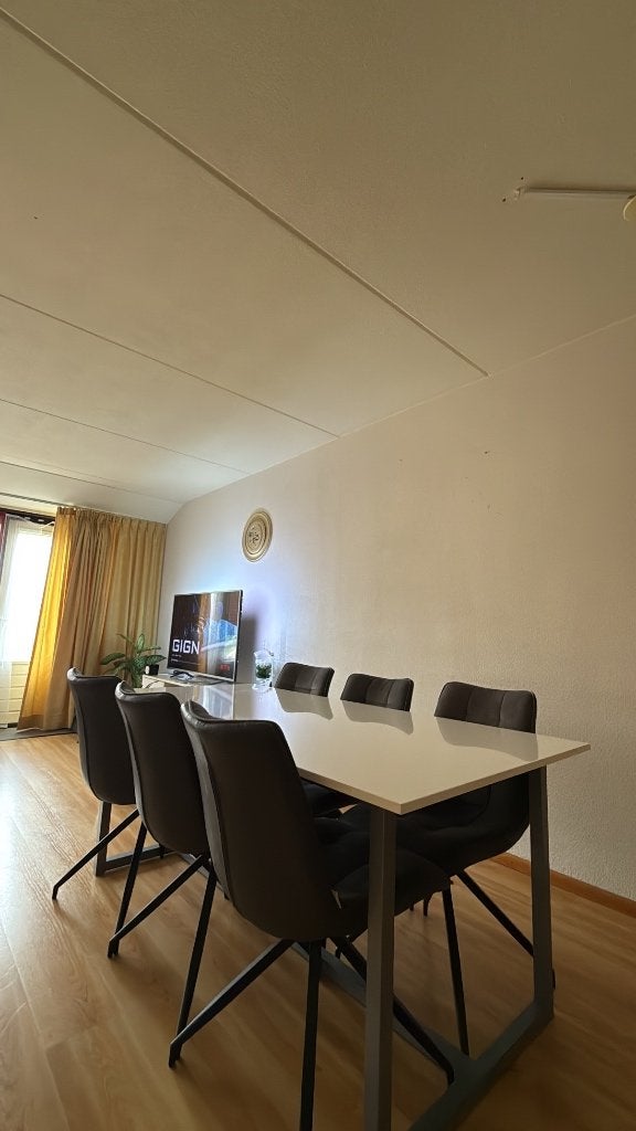 Eettafel met 6 stoelen - Modern design, Ophalen of Verzenden, Gebruikt, Modern, 6 tot 8 stoelen