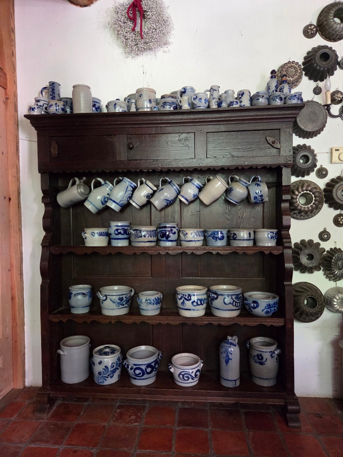 Antieke borden- en pottenkast met Keulse potten, Antiek en Kunst, Antiek | Meubels | Kasten, Ophalen