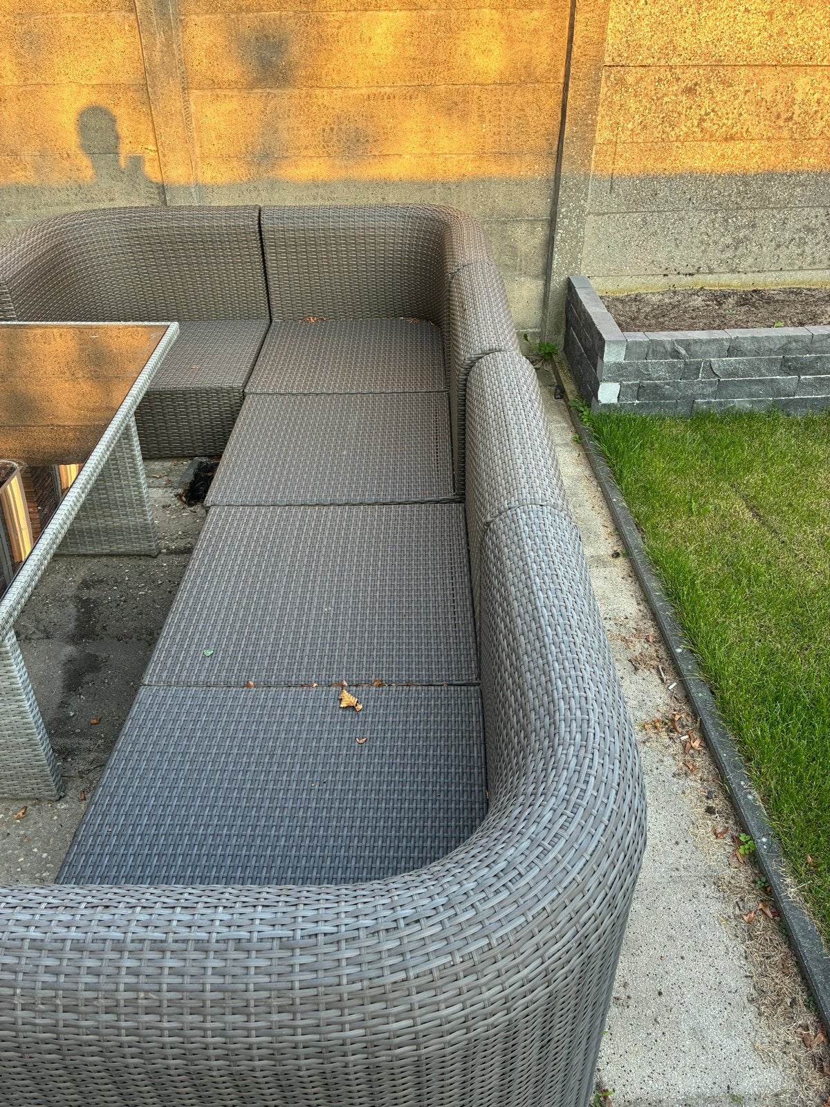 Foto 3 van Complete Wicker Loungeset met Kussens en Tafel