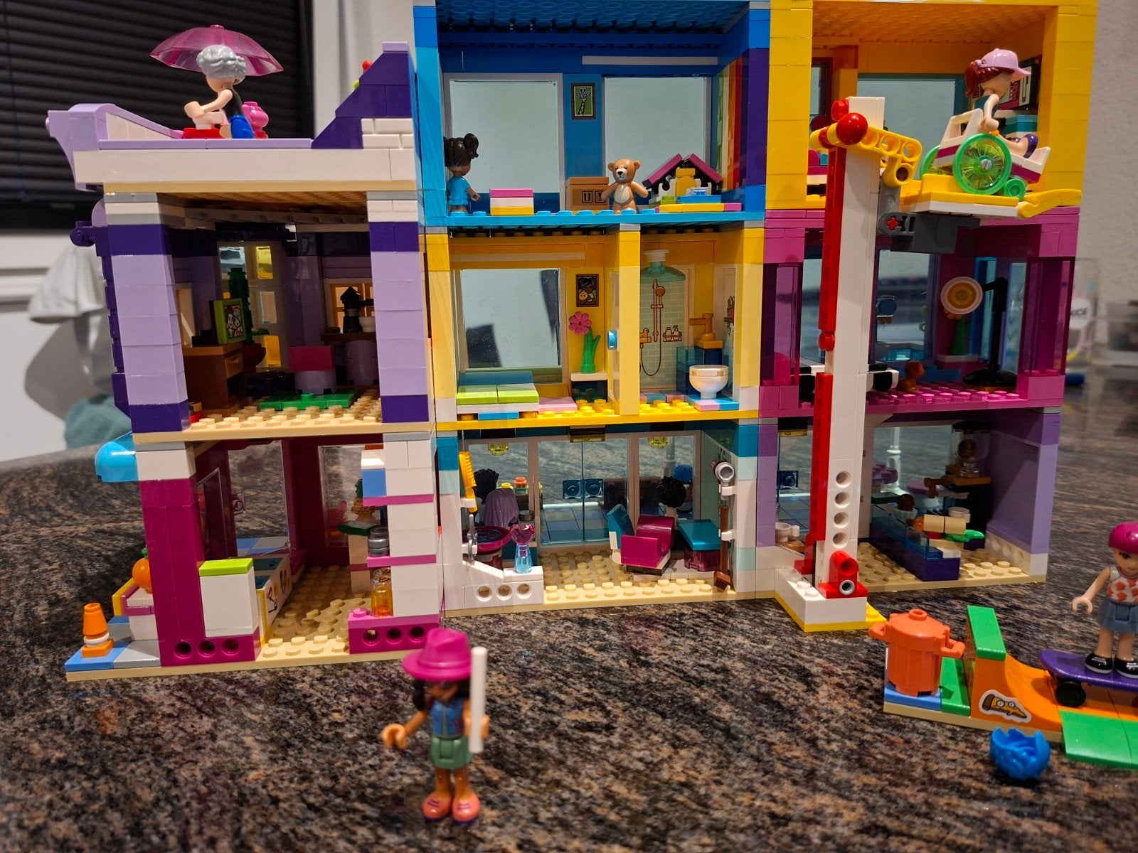 LEGO Friends Hoofdstraat Gebouw 41704 - Complete Set, Ophalen of Verzenden, Zo goed als nieuw, Overige merken