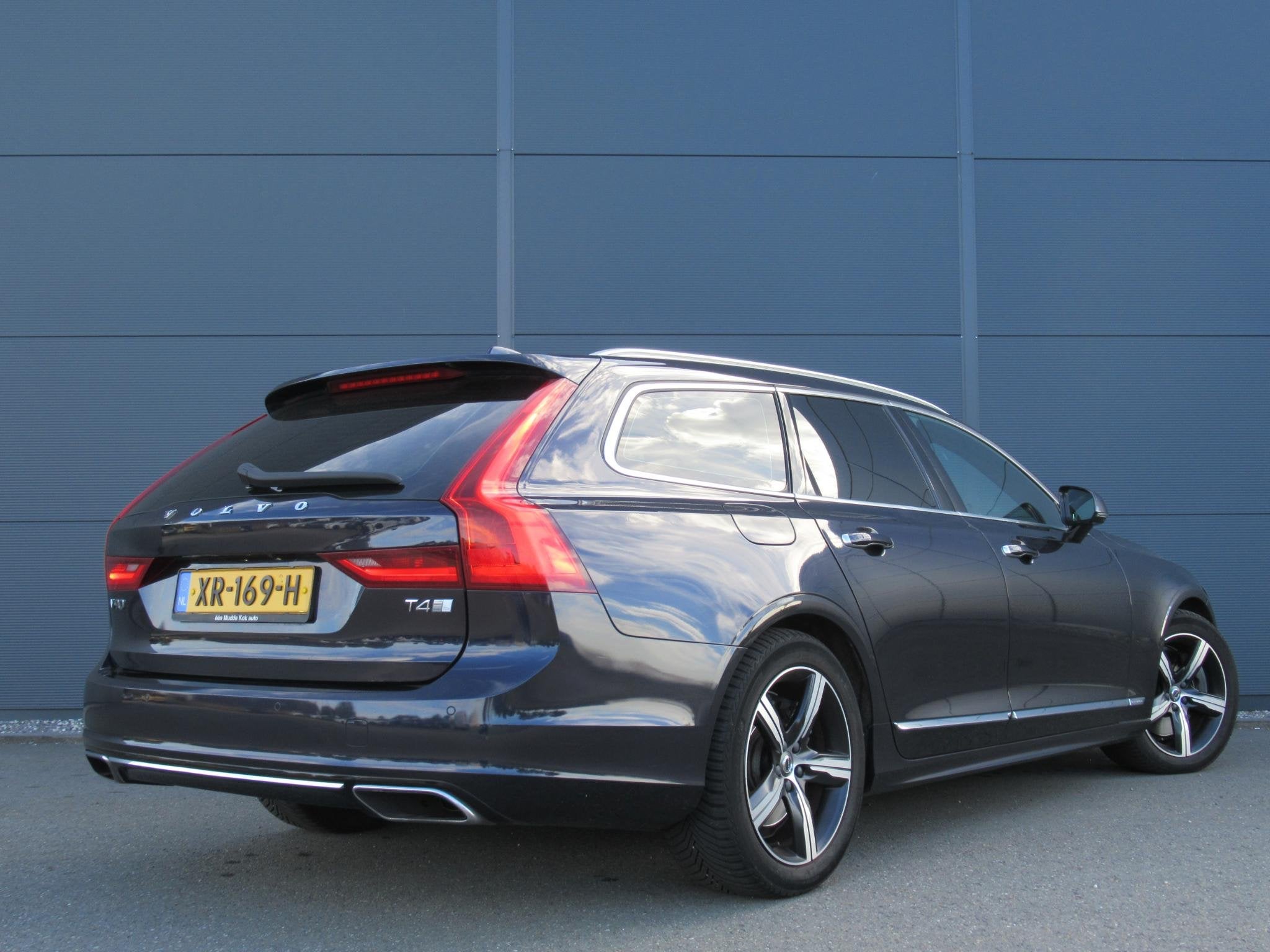 Volvo V90 2.0 T4 Inscription | Cruise control adaptief | Cam, Euro 6, 1969 cc, Blauw, 1616 kg