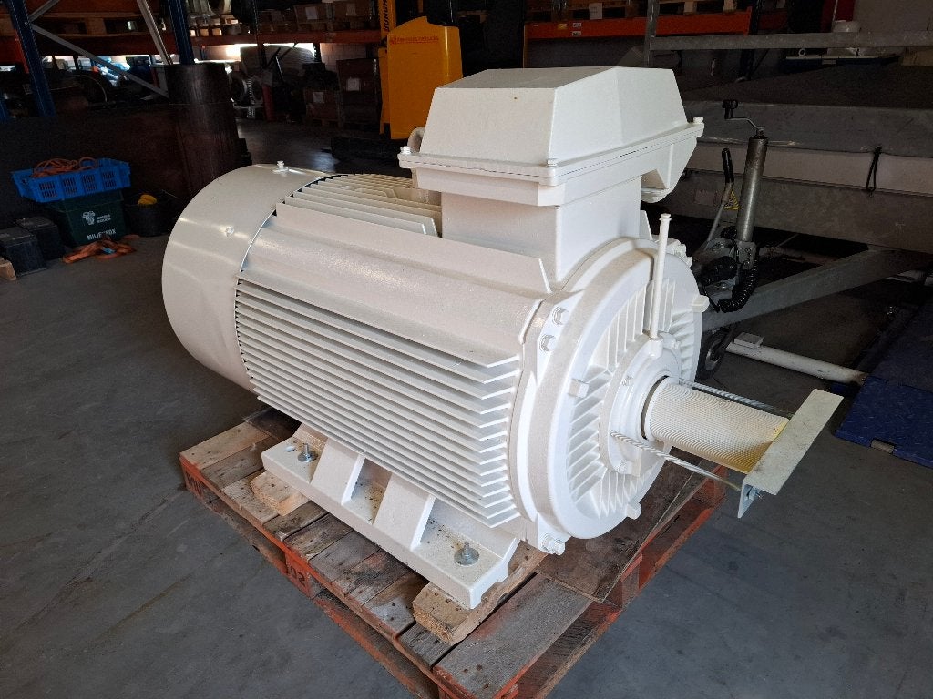 4-polige Elektromotor 355Kw, Doe-het-zelf en Verbouw, Motoren, Ophalen, Gebruikt, Elektromotor, 1400 tot 1800 rpm