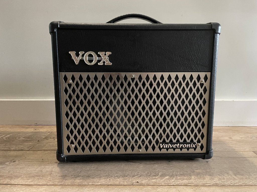 VOX Valvetronix VT15 gitaarversterker 15W, Muziek en Instrumenten, Ophalen, Gebruikt, Gitaar, Minder dan 50 watt