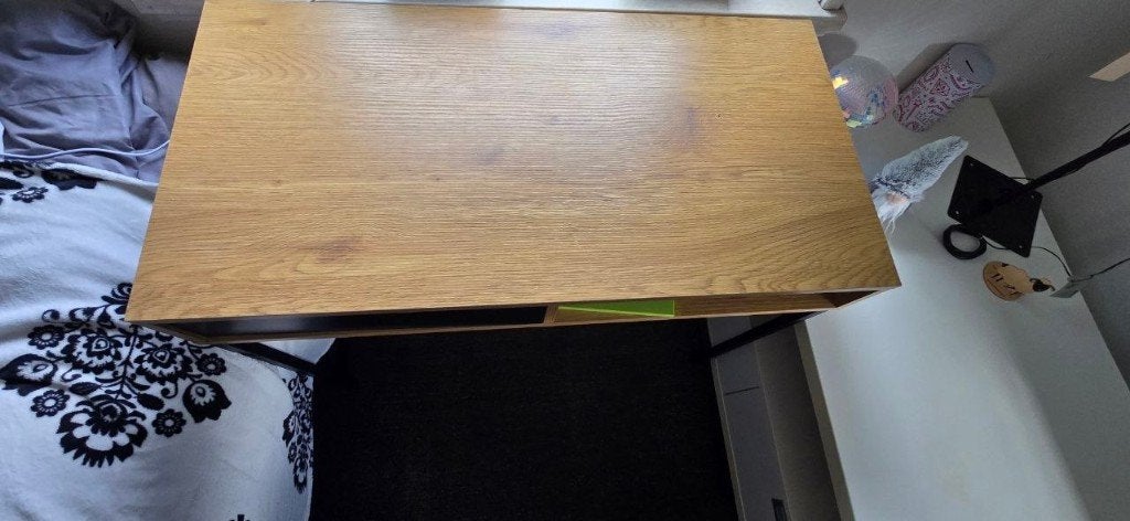 Tafel, Huis en Inrichting, Bureaus, Ophalen, Zo goed als nieuw, Jysk, Gamingbureau