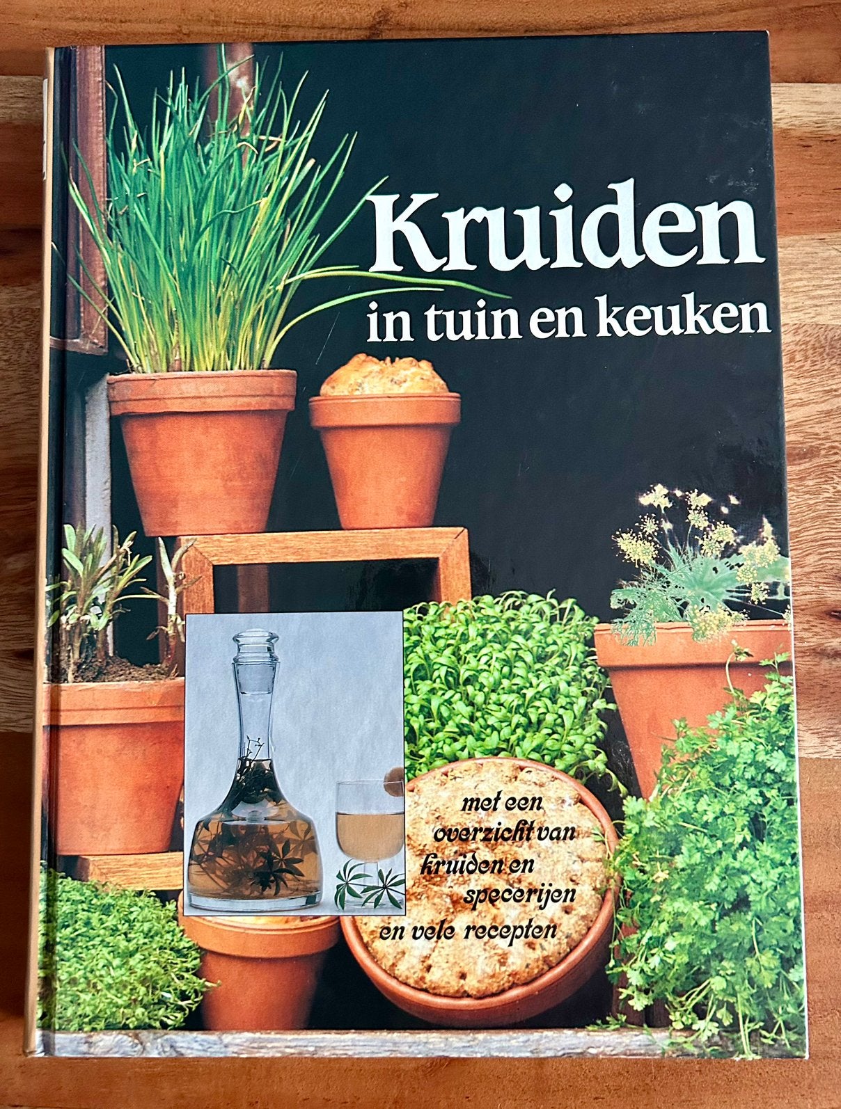 Kruiden in tuin en keuken - M&P Uitgeverij, Ophalen of Verzenden, Zo goed als nieuw, Kruiden en Alternatief, M&P Uitgeverij