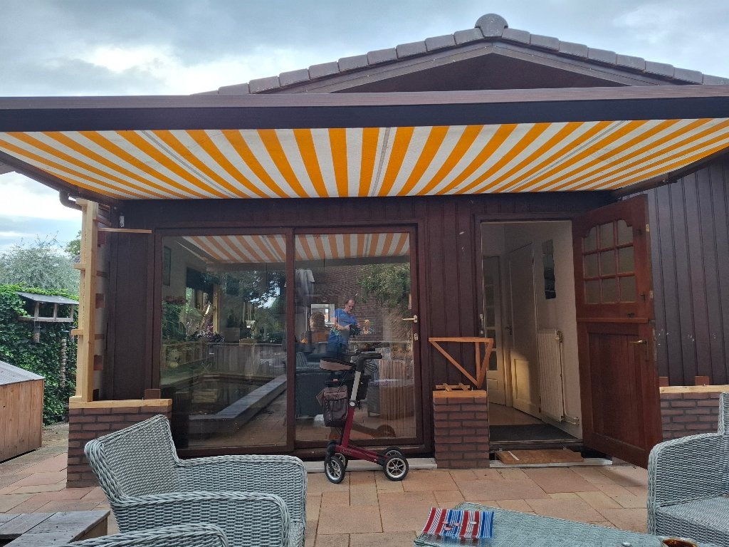 uitval zonnescherm electrisch 450cm br 250cm uitval, Ophalen, Gebruikt, 450 cm of meer, Elektrisch