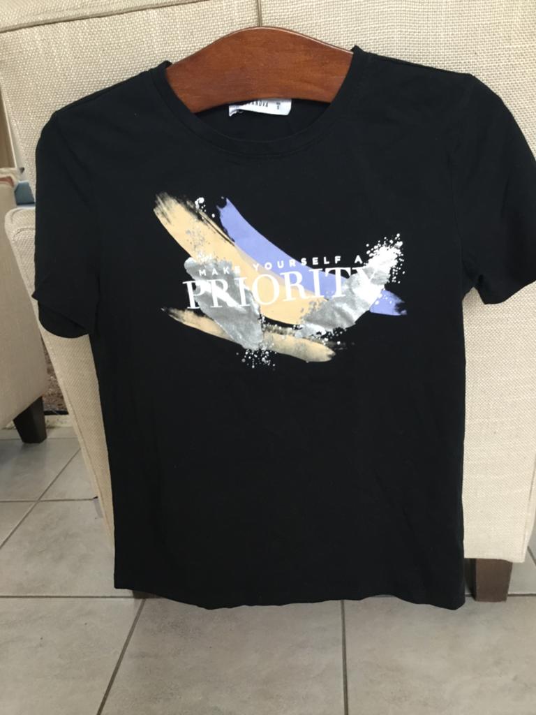 Zwart T-shirt met print - Terranova - Maat S, Kleding | Dames, Ophalen of Verzenden, Gedragen, Maat 36 (S), Zwart