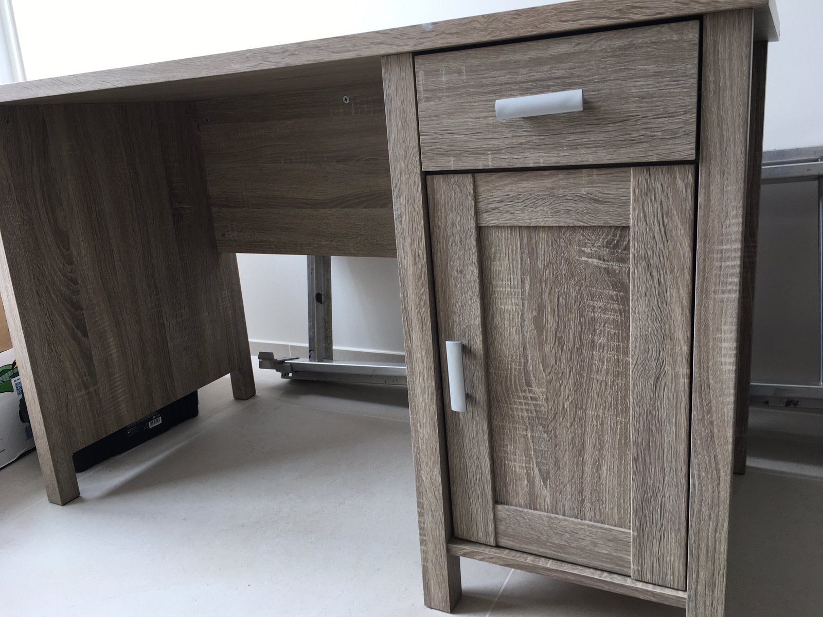 Gratis af te halen mooi bureau, Huis en Inrichting, Ophalen, Zo goed als nieuw
