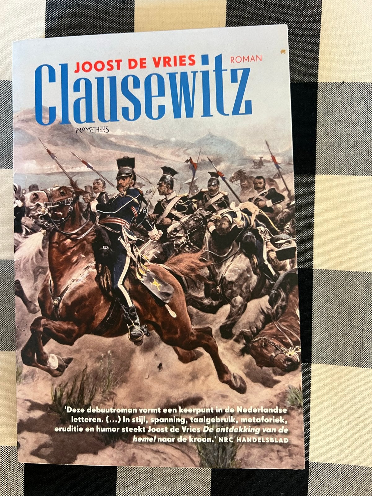 Joost de Vries - Clausewitz (Roman), Ophalen of Verzenden, Zo goed als nieuw