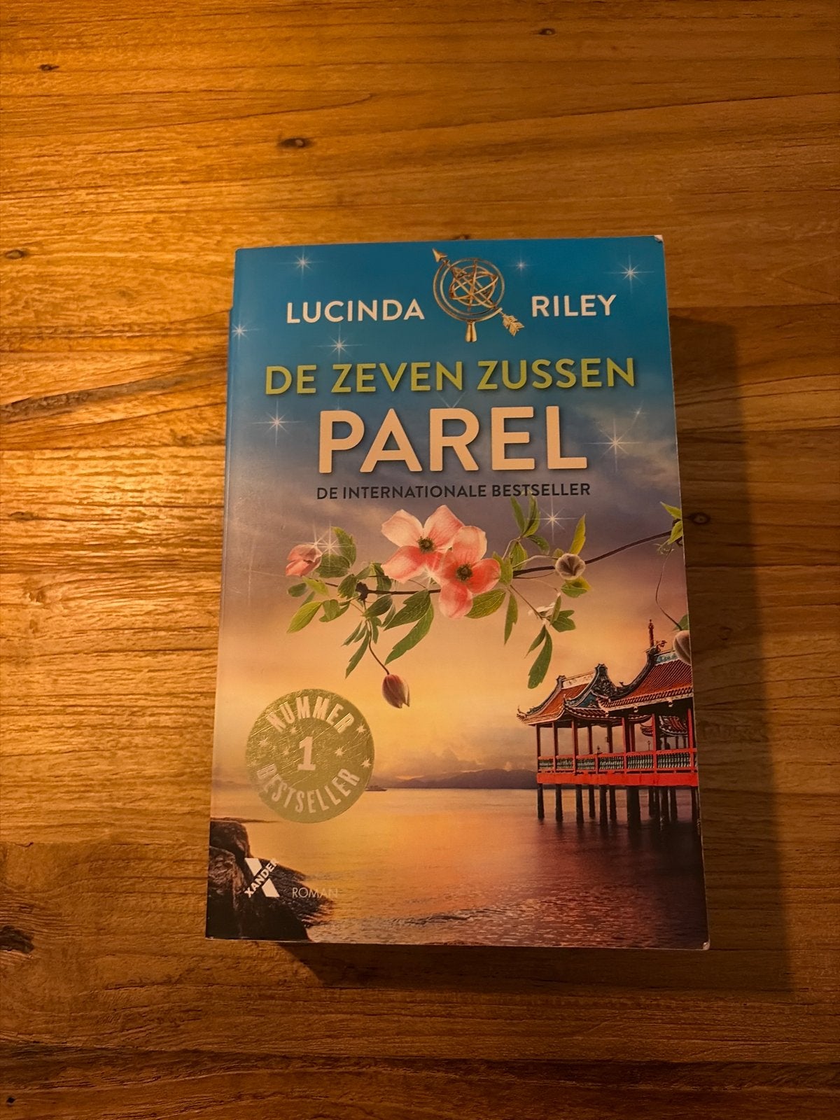 De Zeven Zussen - Parel (Lucinda Riley), Boeken, Ophalen of Verzenden, Gelezen, Nederland