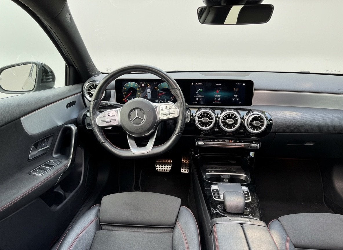 Mercedes-Benz A-klasse 220 AUTOMAAT 190 pk Premium Plus, AMG, Auto's, Gebruikt, Euro 6, Bedrijf, 1600 kg