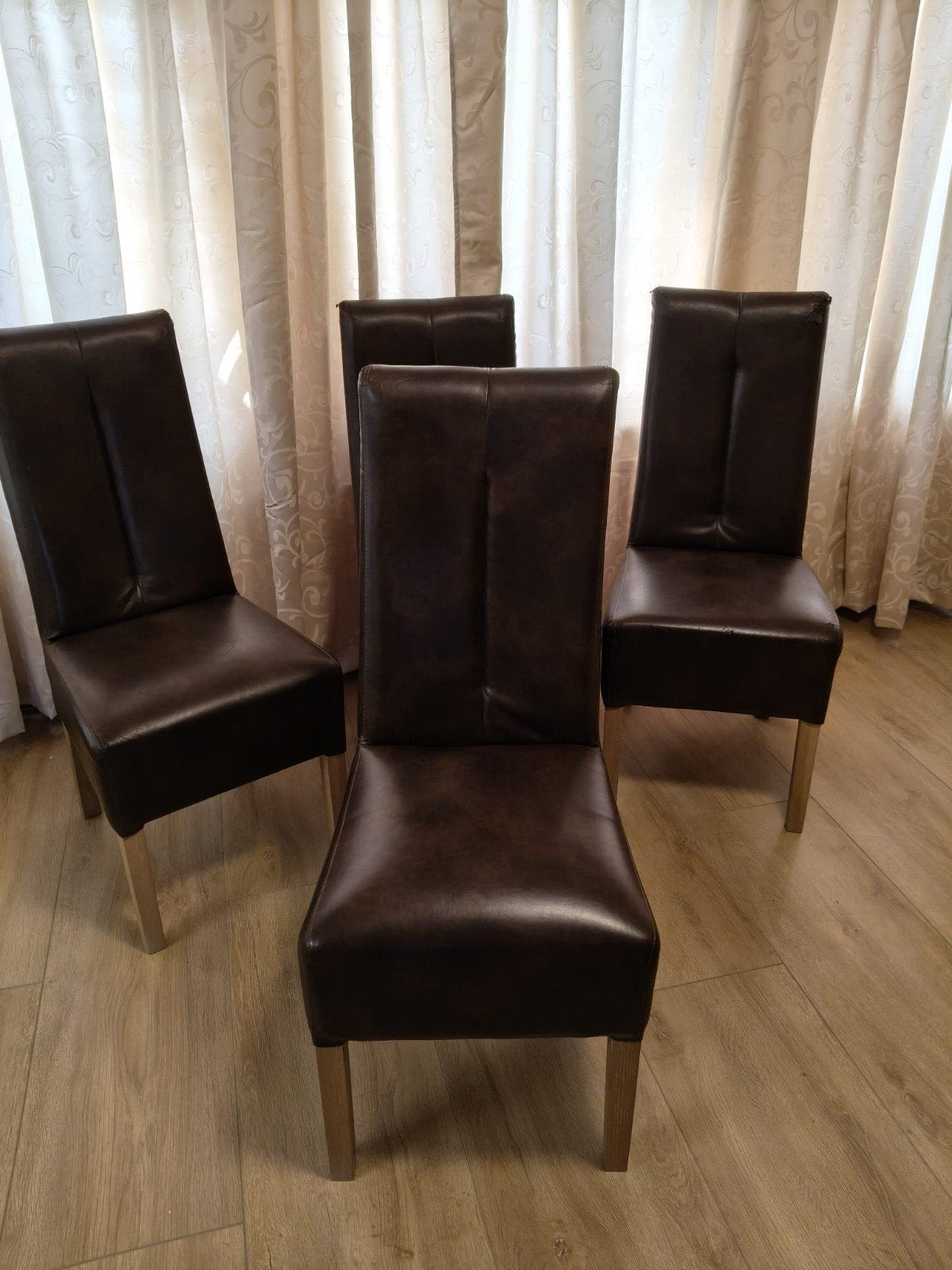 4 bruine eetkamerstoelen - Gebruikt, Huis en Inrichting, Ophalen, Kunststof, Gebruikt, Bruin