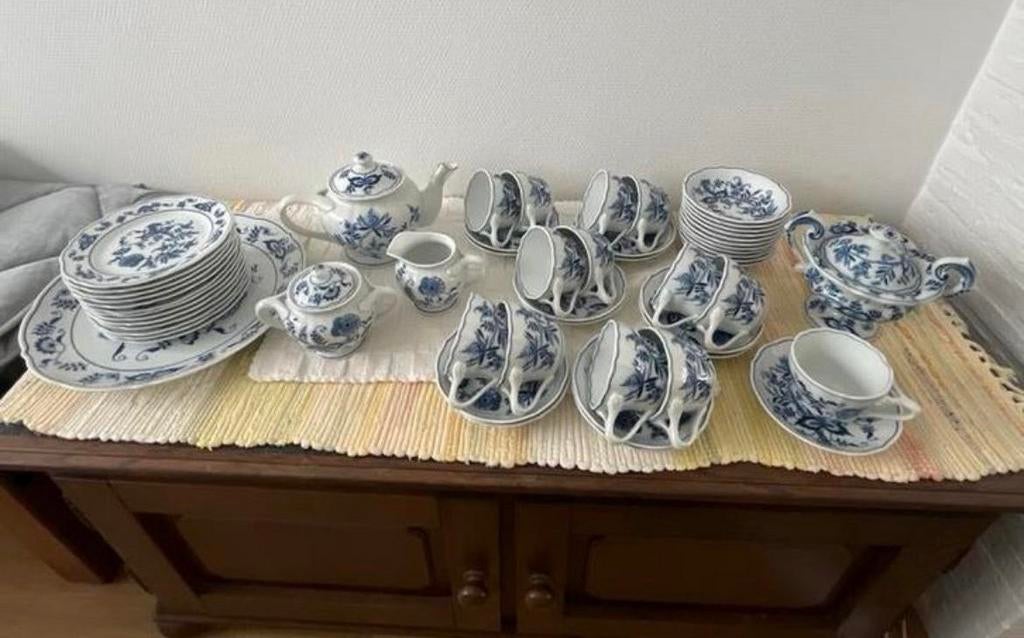 Blue Danube servies, 13 kop en schotels, suikerpot, melkkan, Ophalen