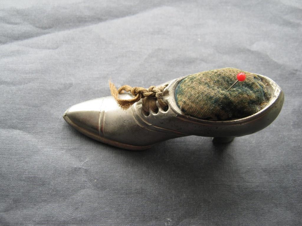 Antiek Speldenkussen in de vorm van een schoen, Antiek en Kunst, Curiosa en Brocante, Verzenden
