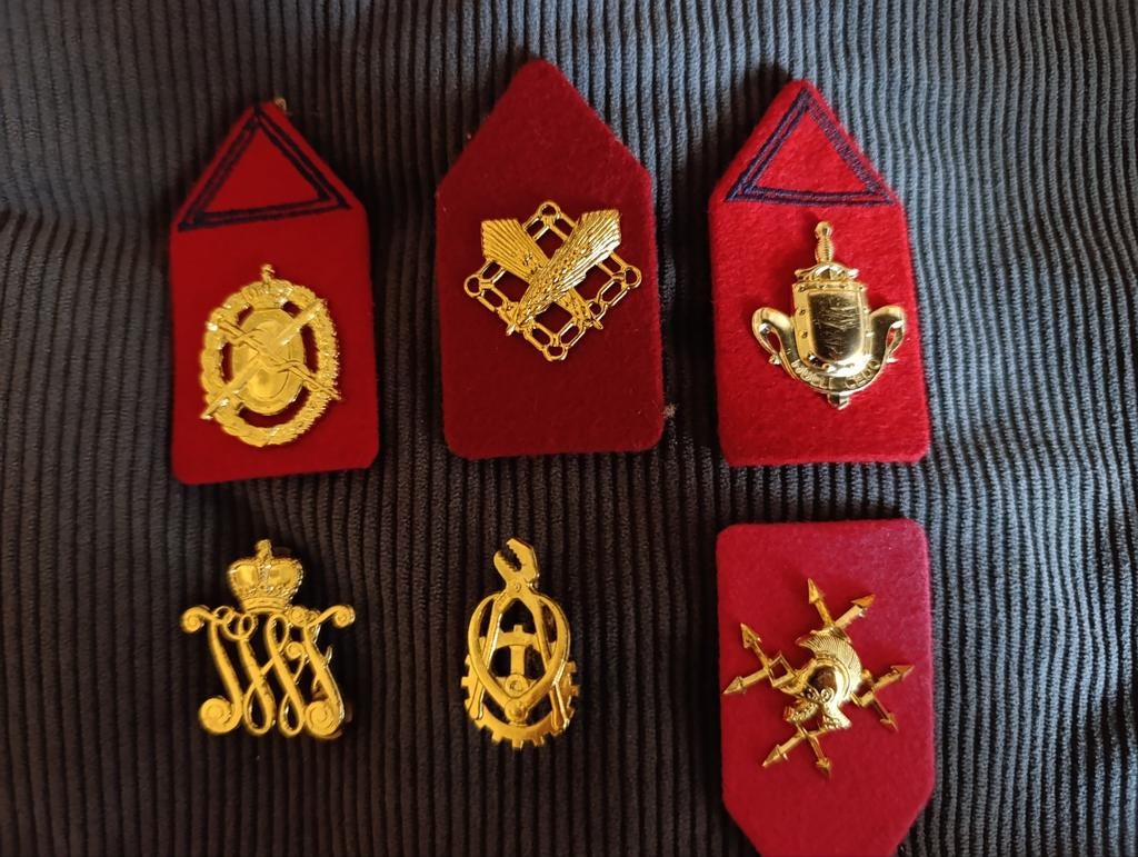 Diverse militaire emblemen, Ophalen of Verzenden, Landmacht, Nederland, Embleem of Badge