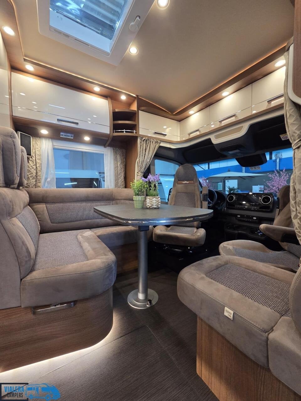 Carthago C-Tourer T 143 LE *AUT 170PK* Levelsyst + Vollucht!, Caravans en Kamperen, Automaat, Tot en met 2, 7 tot 8 meter, Bedrijf
