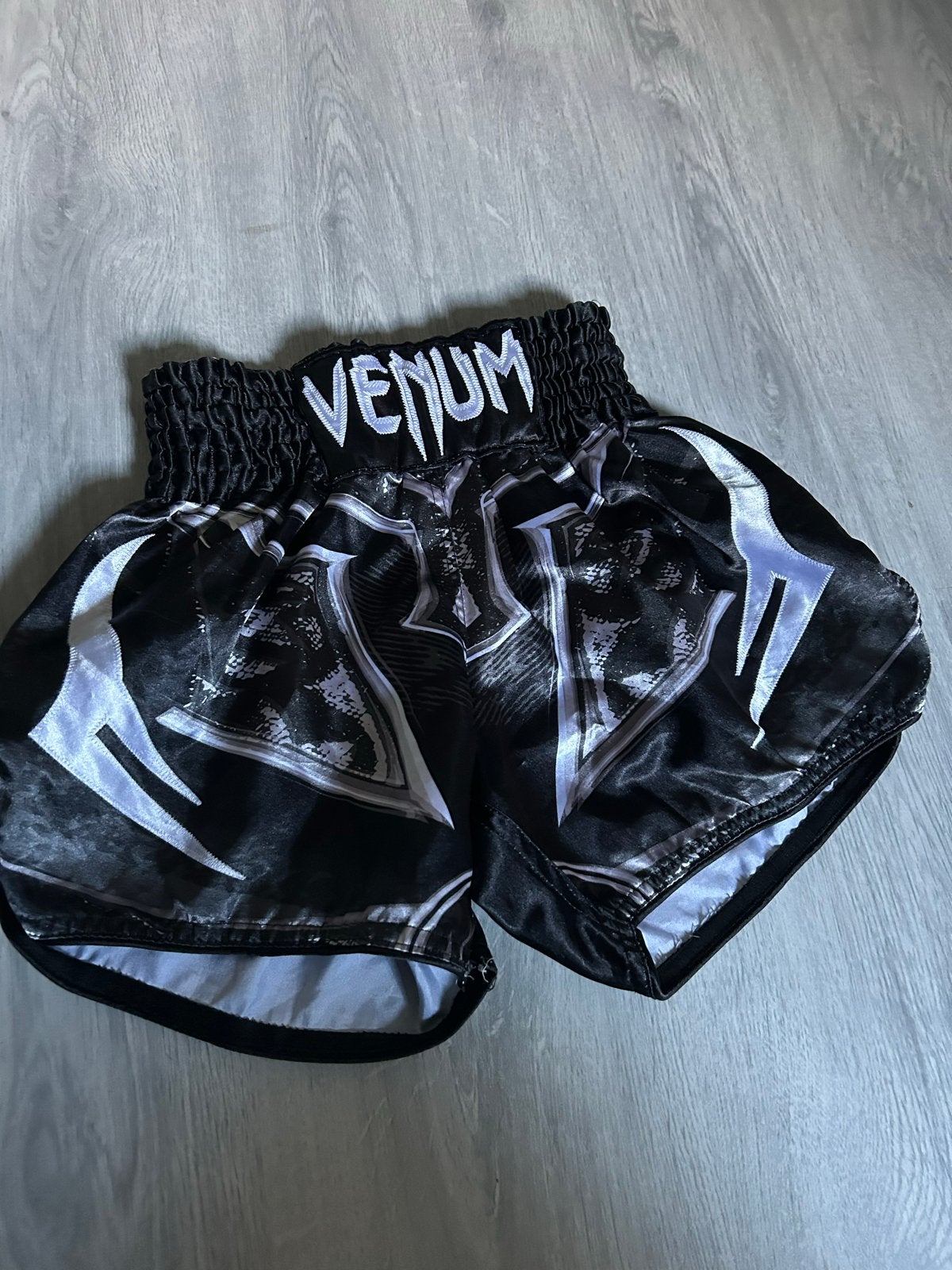 Venum Kickboks Broekje Maat XS - Zwart/Wit, Overige, Maat XS of kleiner, Ophalen of Verzenden, Zo goed als nieuw